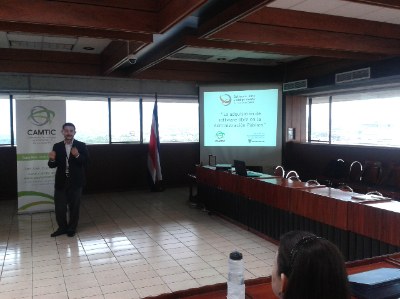 Óscar Retana expone en la Contraloría General de la República sobre software libre